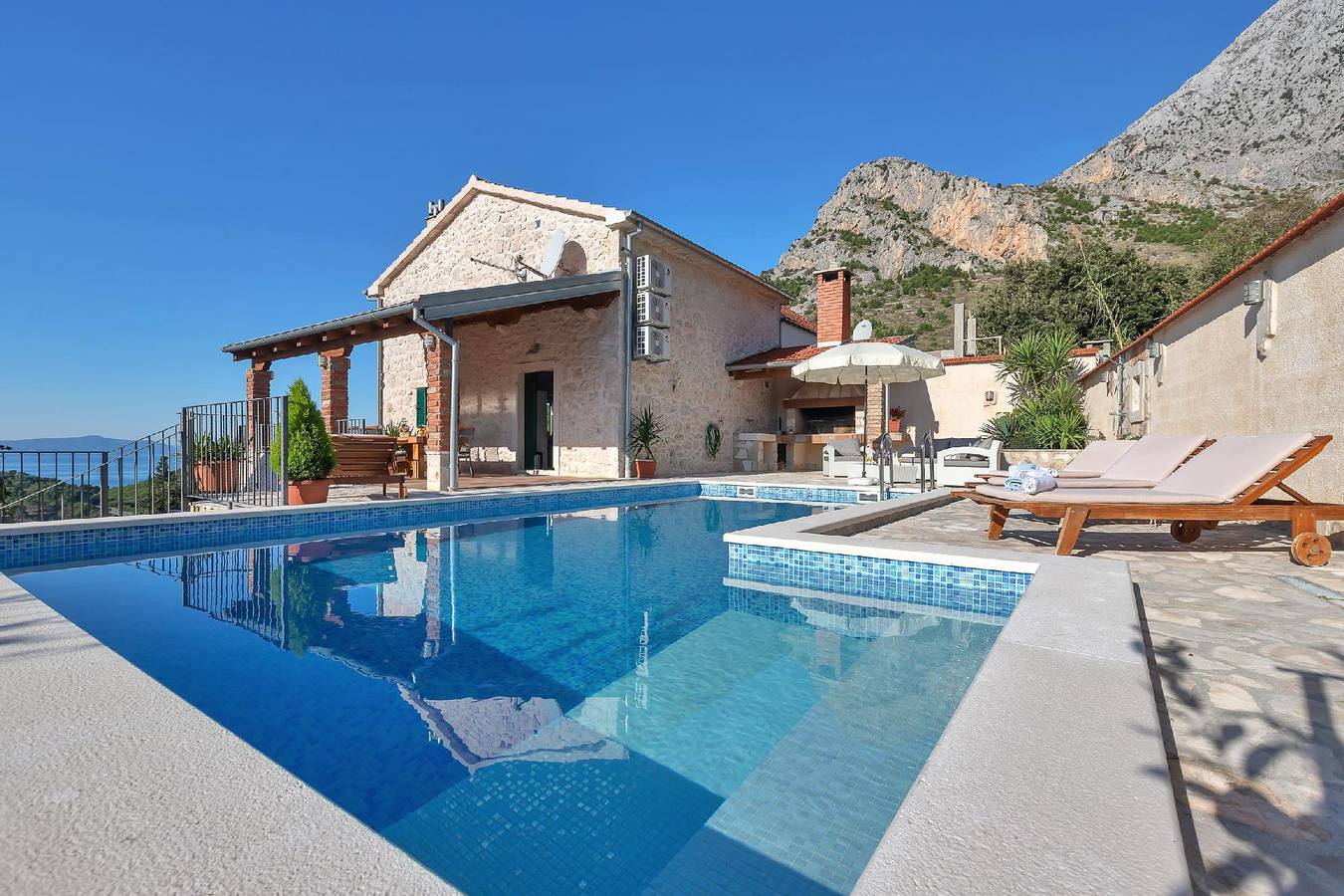 Ferienhaus Mya mit Pool mit Meerblick in Zivogosce, Makarska Riviera