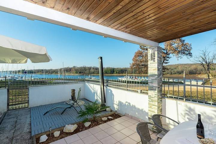 Ferienhaus für 4 Personen, mit Terrasse und Garten