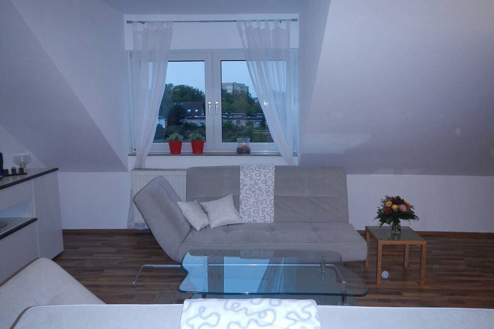 Ganze Wohnung, Top Ausstattung und super Verkehrsanbindung nach Köln Bonn Siegburg, Tg-Platz in Troisdorf, Rhein-Sieg-Kreis