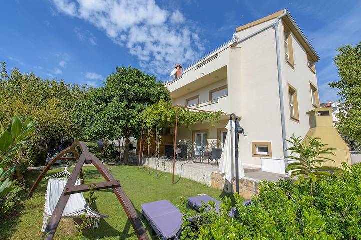 Ferienhaus für 16 Personen, mit Garten und Balkon in Kaštela