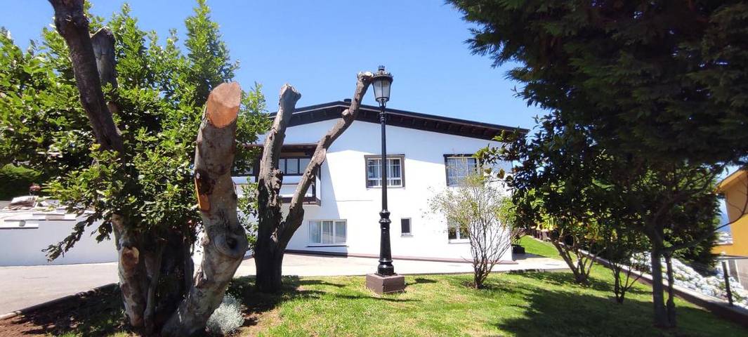 Apartamento para 8 personas, con Terraza además de Jardín y Vistas en Navia