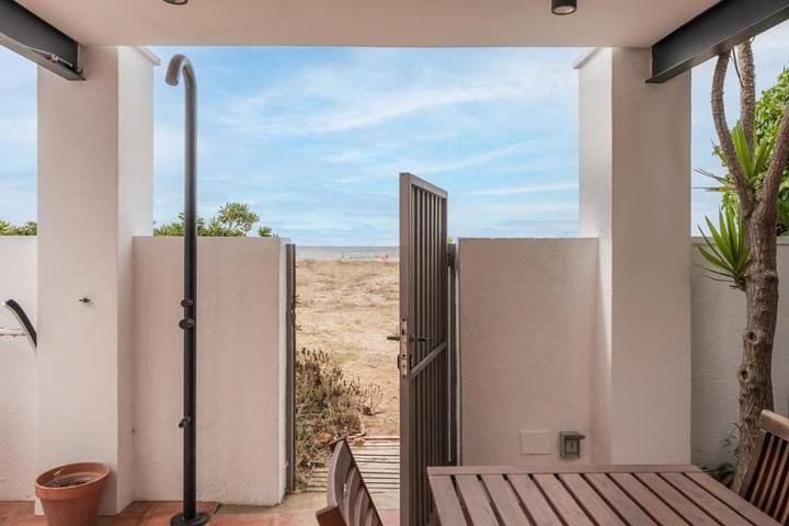 Chalet para 10 personas, con Terraza además de Jardín y Piscina en Bajo Llobregat - 4