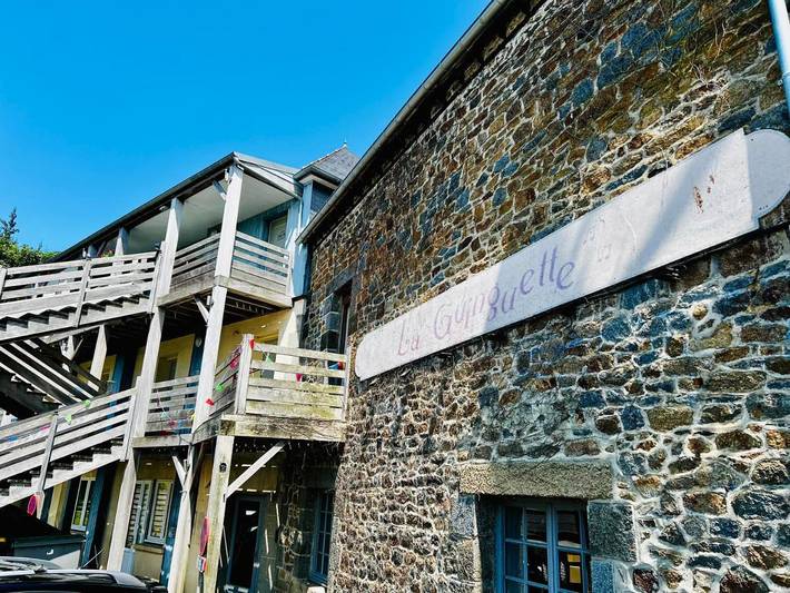 Gîte pour 2 personnes, avec terrasse ainsi que vue et jardin à Tinténiac - 3