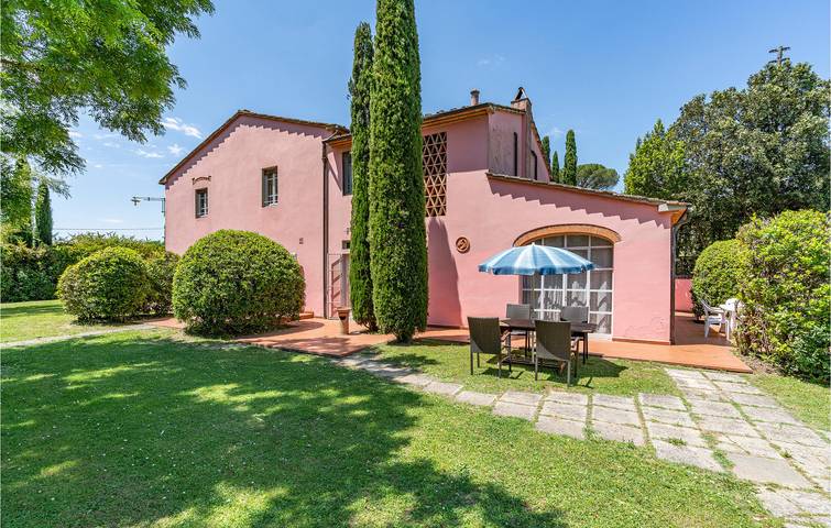 Appartamento di 450 mq con piscina, parcheggio e WiFi in Larciano, Provincia di Pistoia