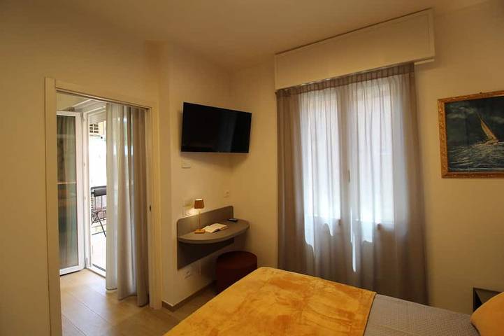 Ganze Wohnung, Luxuriöse Ferienwohnung Direkt Am See Mit Seeblick Und Privatstrand in Bardolino, Gardasee-Berge