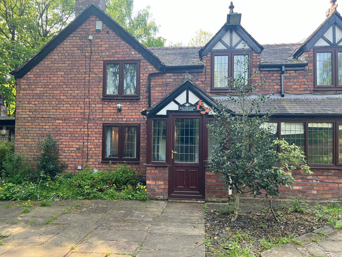 Rainsough Cottage Guest House - Sleeps upto 8 with ensuite - Free Parking & Wifi in Bury, Grand Manchester