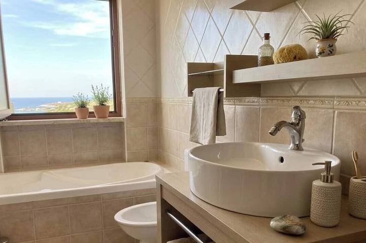 Entire apartment, Romantic Attic Room with Ocean View for Couples in Porto Torres, Sassari Province