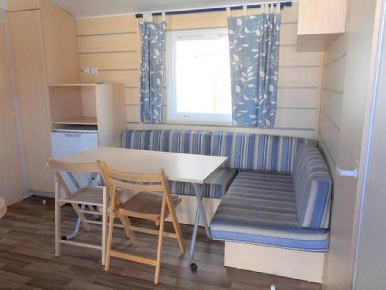 Mobilheim mit Terrasse in Mialet - 6 Personen in Mialet, Cevennen