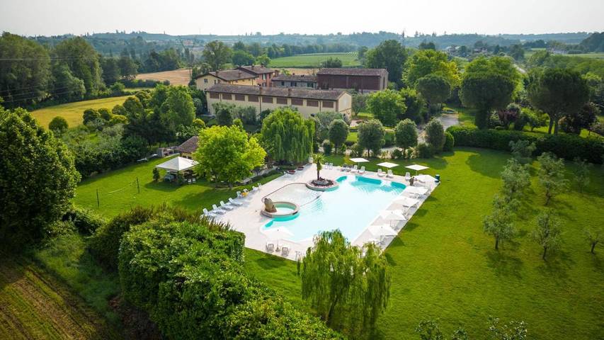 Appartamento per 4 persone, con Terrazza e Giardino nonché Piscina e Panorama a Ponti sul Mincio