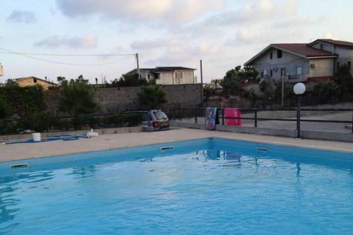 Ferienwohnung für 3 Personen, mit Balkon und Garten sowie Pool in Marina di Caulonia