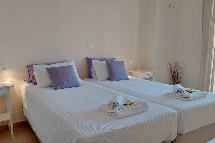 Gîte pour 5 personnes, avec terrasse et jardin dans Acharavi - 2