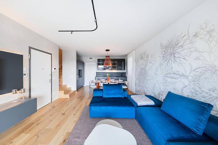 Villa pour 6 personnes, avec piscine ainsi que jardin et terrasse à Sirmione