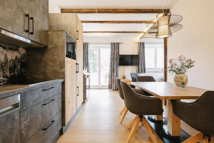 Ferienwohnung für 8 Personen, mit Balkon und Sauna sowie Ausblick in Haus