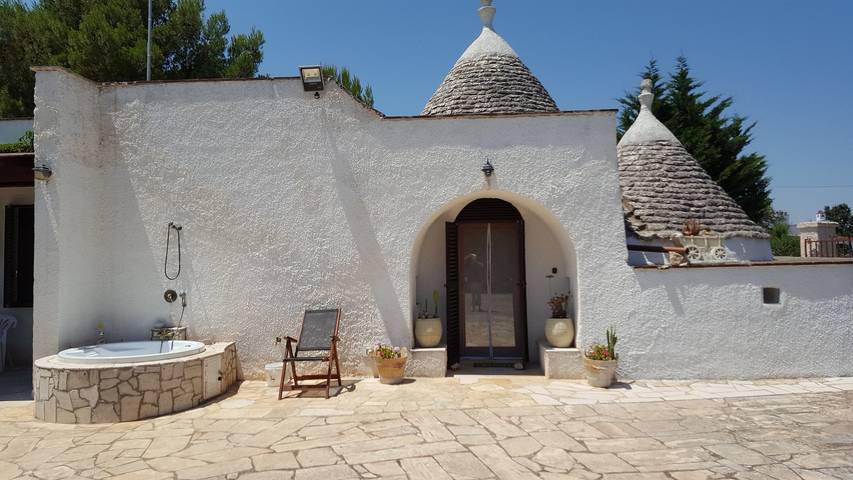 Trullo per 5 persone, con giardino e idromassaggio, con animali domestici in Puglia