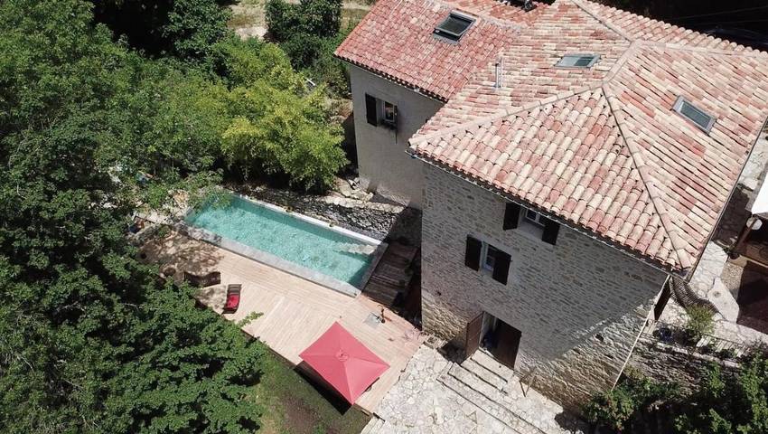 Chambre d’hôte pour 2 personnes, avec Terrasse et Jardin ainsi que Piscine et Vue