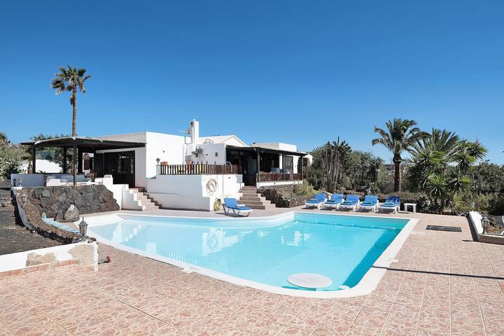Villa for 10 people, with Garden in Lanzarote