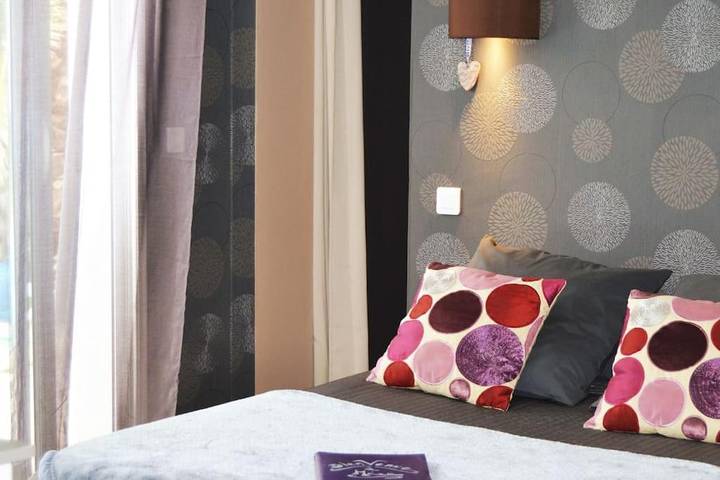 Gîte pour 2 personnes, avec jardin et piscine à Mèze