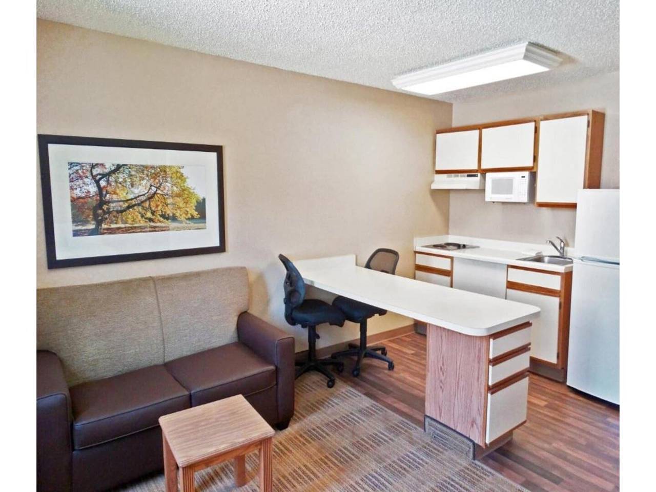 Entire apartment, Studio6 Fishkill 2 Full Beds, Mobil Tub, Nsmk Kitchen in Fishkill, Dutchess County