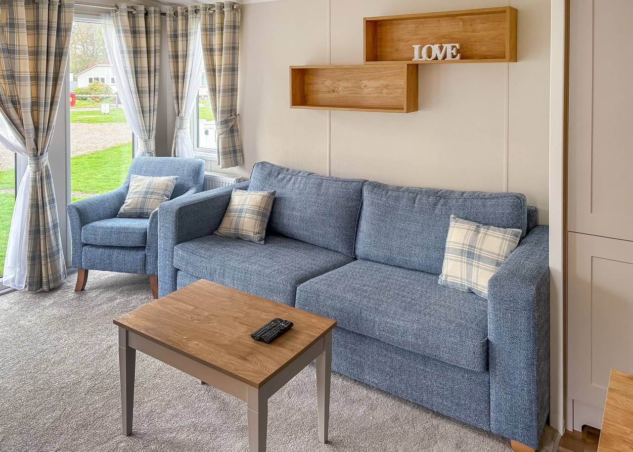 Luxury 2 bedroom caravan pet friendly in Stirling region