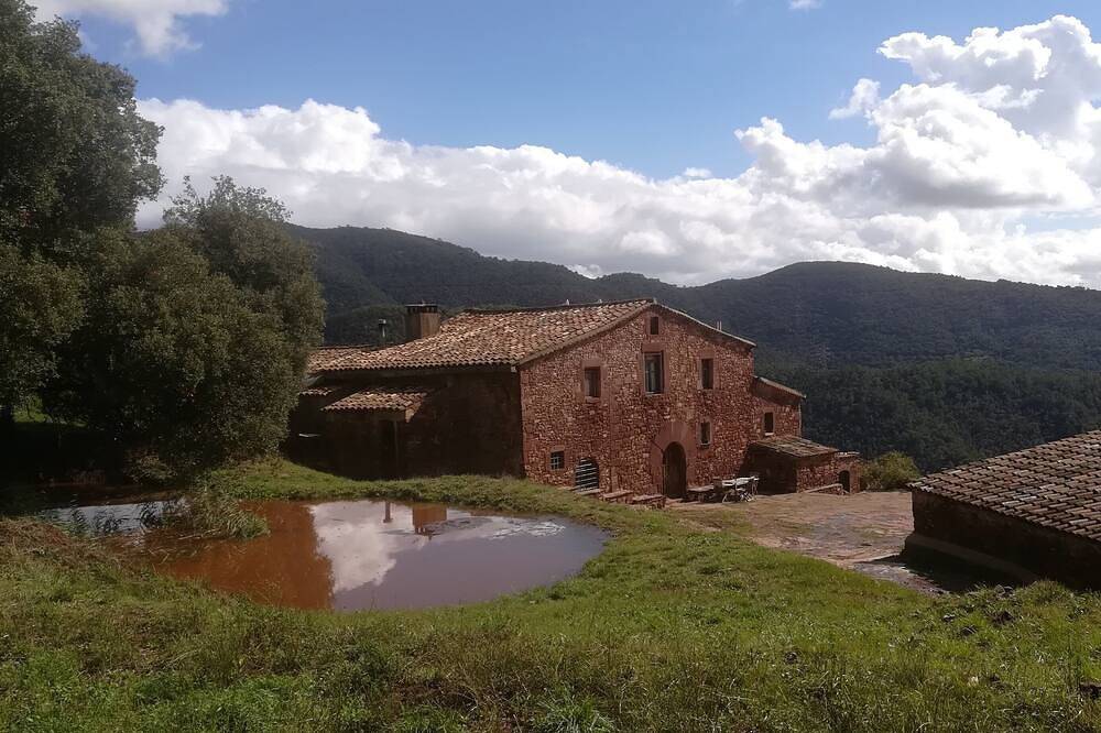 Mas traditionnel du 14ème siècle dans le parc naturel du Montseny in Figaró-Montmany, Barcelone l'intérieur des terres