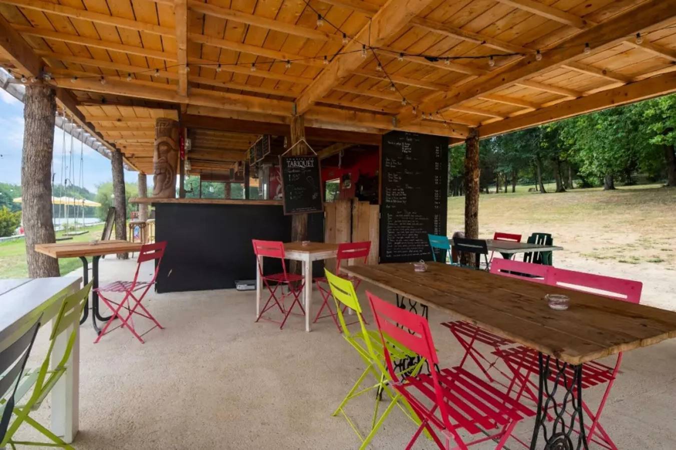 Appartement entier, Chalet 'Guzet 4 Personnes 26' avec terrasse privée, jardin privé et Wi-Fi in Bretagne-d'Armagnac, Gers