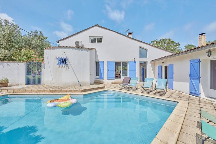 Location de vacances pour 10 personnes, avec Terrasse ainsi que Jardin et Piscine à Monfaucon