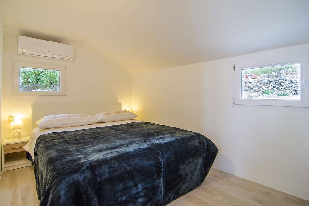 Holiday Home Bliss - Vakantiehuis met buitenzwembad en zeezicht (St) in Splitska, Brac