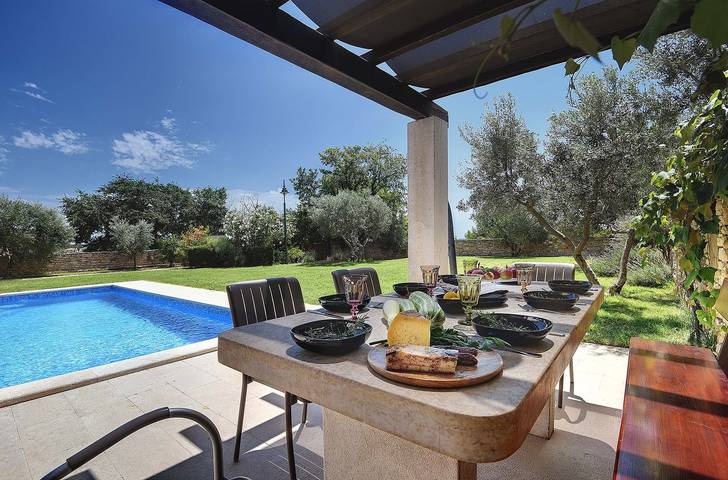 Location de vacances pour 10 personnes, avec piscine et jardin, animaux acceptés à Vodnjan - 3