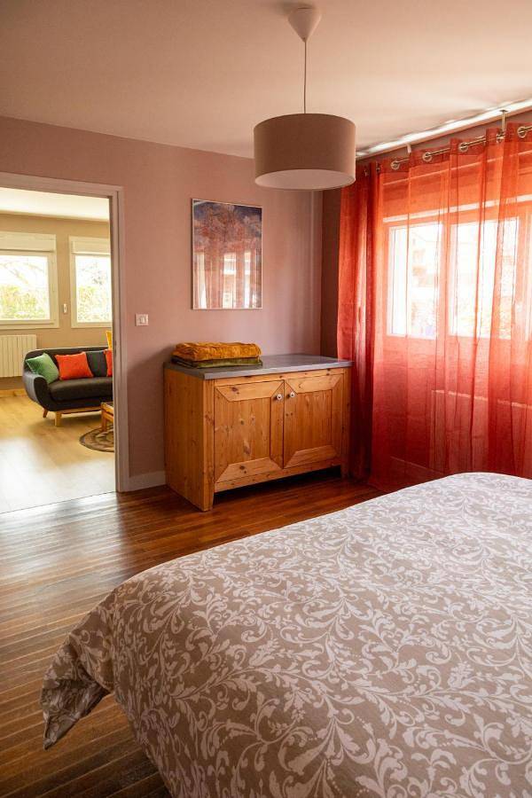 Appartement entier, One-Bedroom Apartment in Vals-près-le-Puy, Haute-Loire