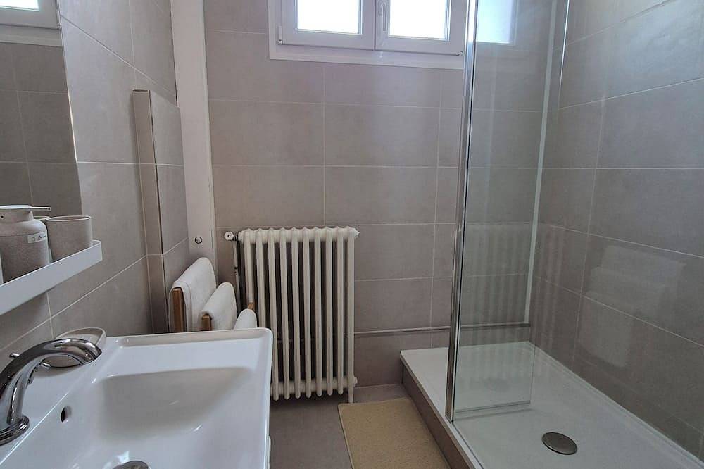 Geheel appartement, Apartment in the center of town, 10 minutes from the beach, ideal for families  in Calais, Calais en omgeving