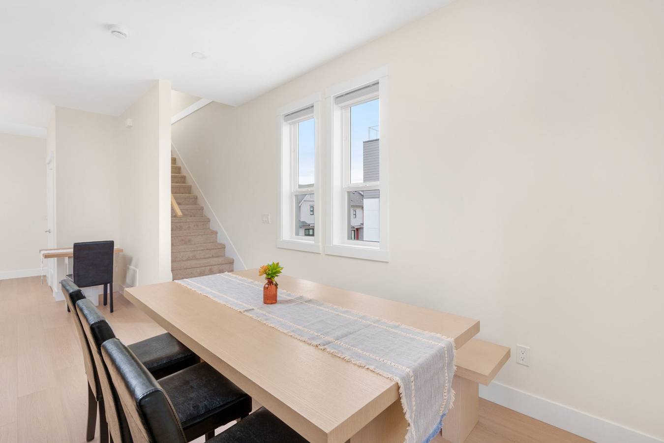 Newly Built 3Br Townhome | Rooftop Patio & Garage in Distrito de Langley (Columbia Británica), Columbia Británica