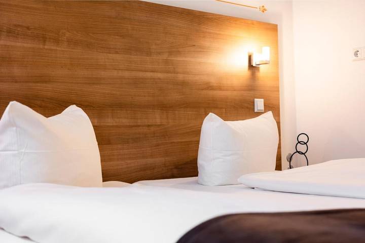Hotel für 4 Personen, mit Terrasse in Neu-Ulm - 2