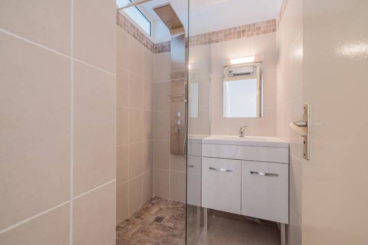 Gîte pour 4 personnes, avec vue ainsi que piscine et terrasse dans Chateau Charles Roux Sausset Les Pins - 3