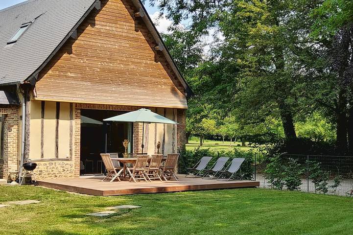 Location de vacances pour 8 personnes, avec jardin et terrasse à Cottévrard