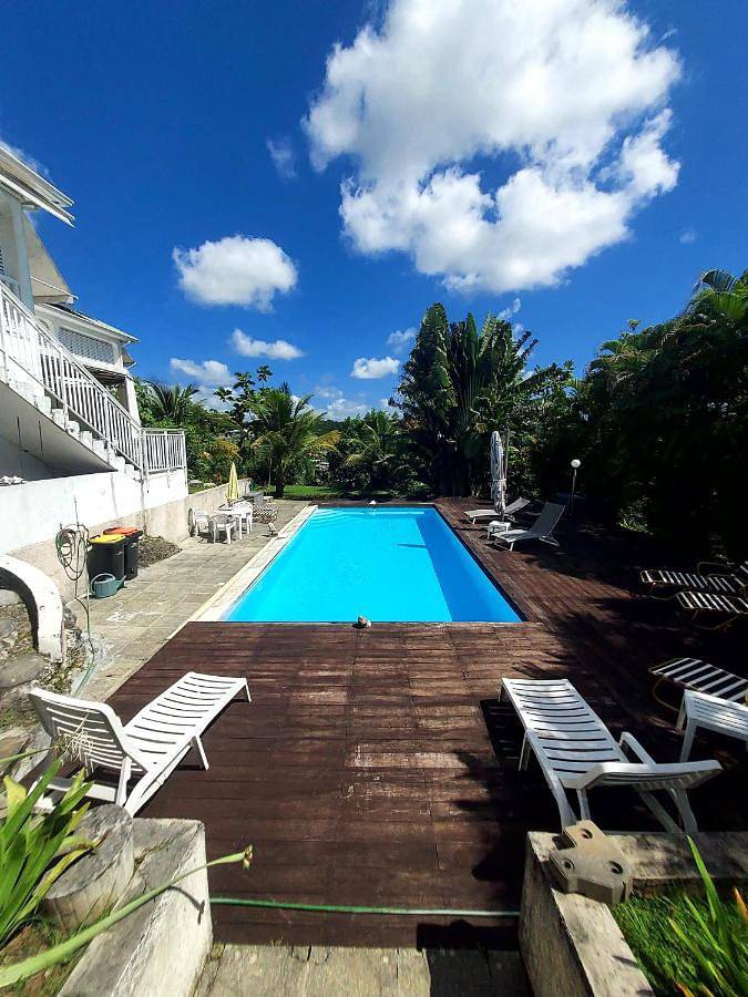 Maison d’hôte pour 2 personnes, avec piscine ainsi que vue et jardin