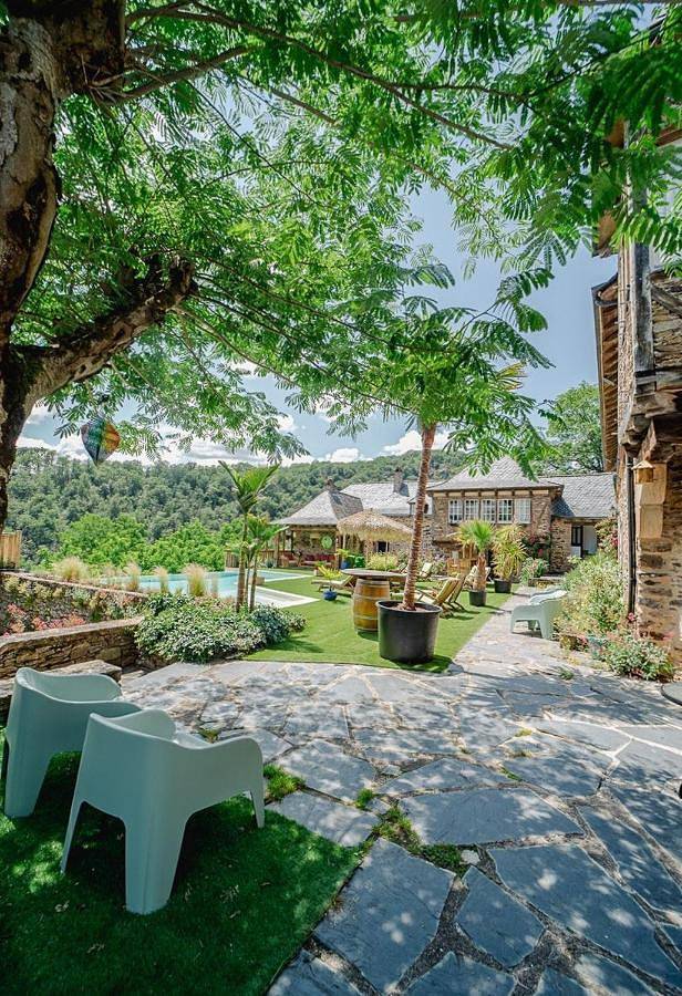 Location de vacances pour 28 personnes, avec piscine ainsi que jardin et terrasse, animaux acceptés à La Fouillade - 4