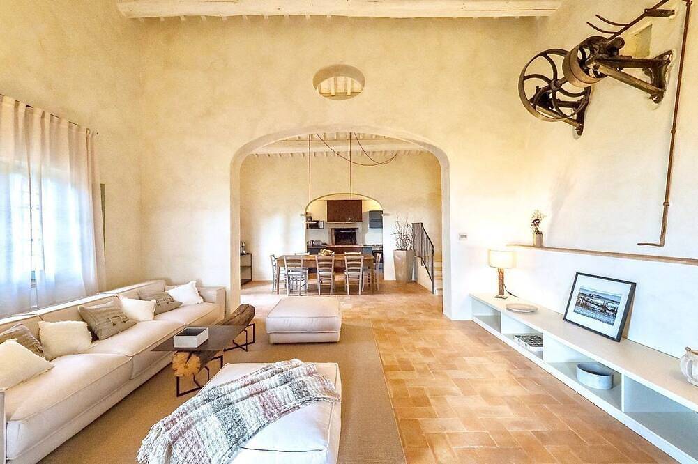 Antico Brunello - Eleven Bedroom Resort, Sleeps 22 in Montalcino, Val d'Orcia