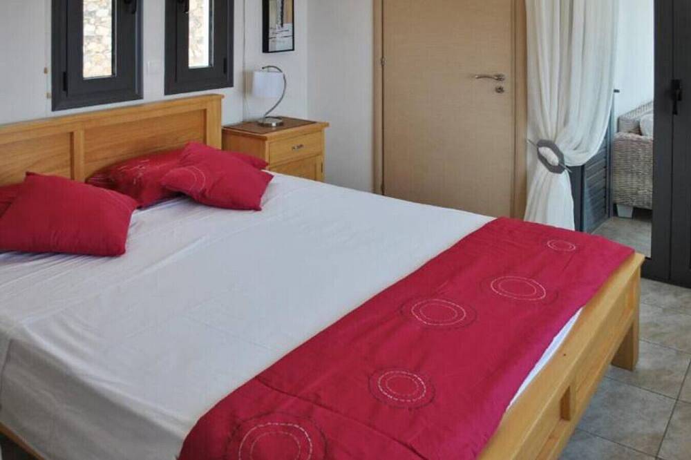 Entire apartment, Elounda three bedroom villa in Elounda, Lasithi