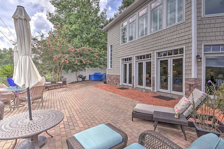 Vacation house for 11 people, with yard in Lake Lanier