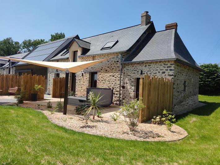 Maison d’hôte pour 2 personnes, avec Terrasse et Jacuzzi ainsi que Jardin et Sauna dans Mayenne