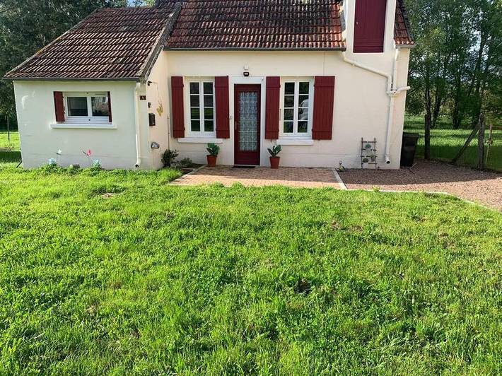 Gîte pour 3 personnes, avec terrasse à Suilly-la-Tour