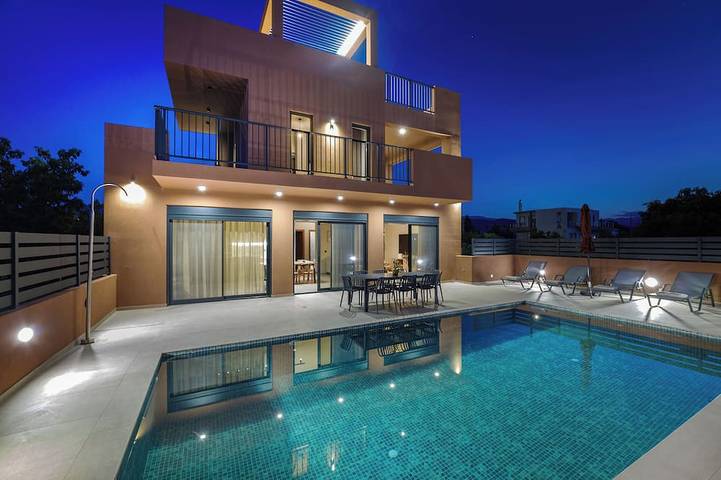 Vacation rental for 10 people, with balcony in Chania