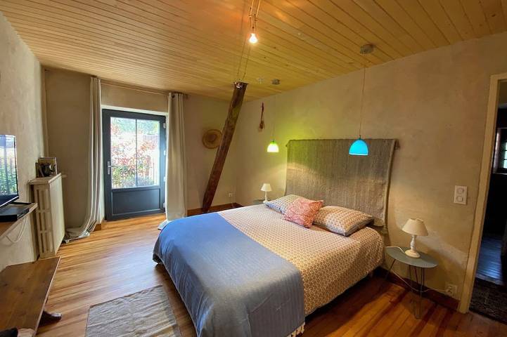 Location de vacances pour 10 personnes, avec jardin et piscine, animaux acceptés à Loubejac - 2