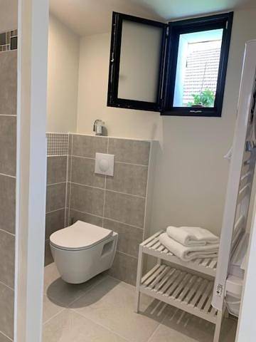 Double Room with Private Bathroom in Pierry, Marne