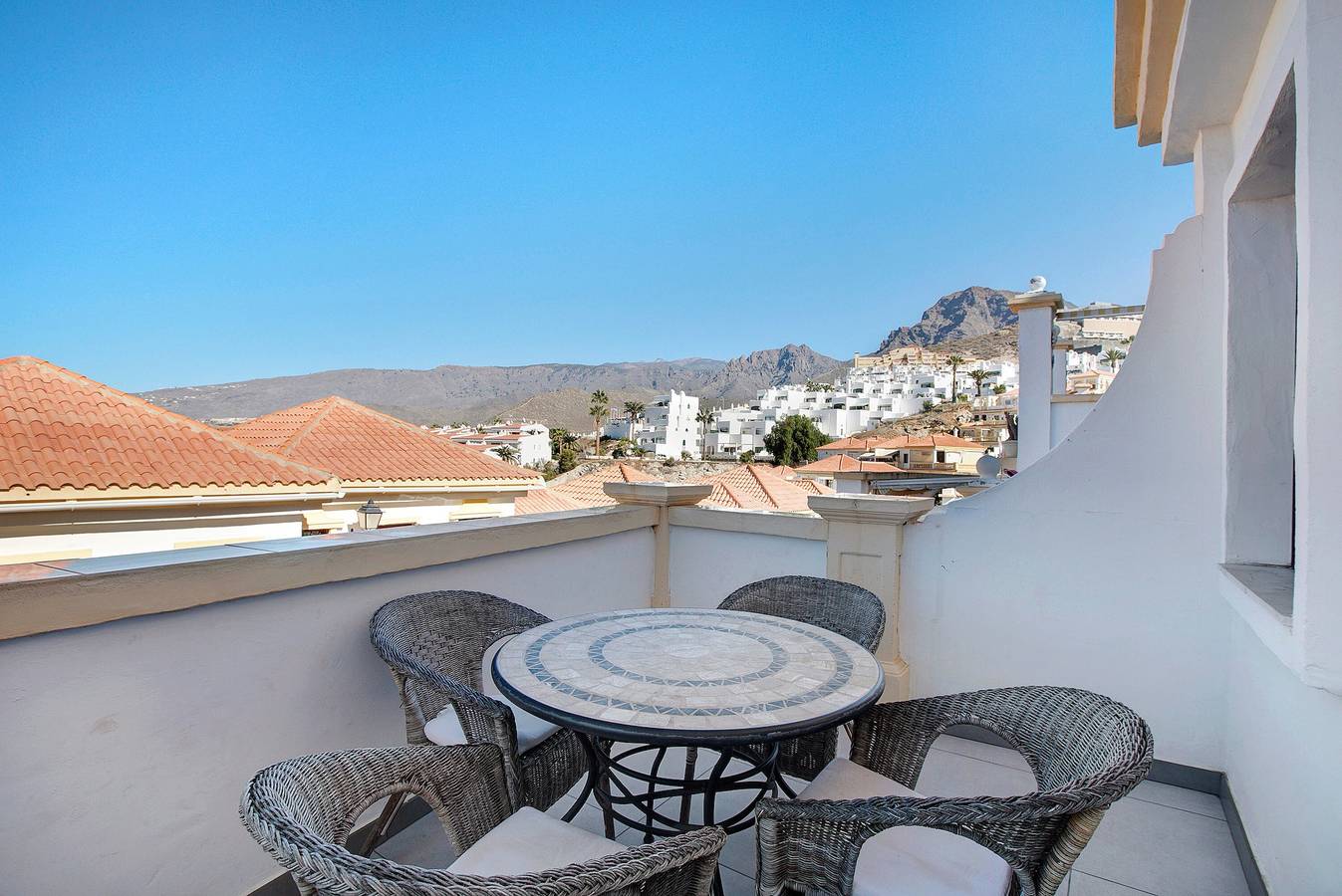 Entire apartment, "Tenerife South Apartment" with Sea View, Pool & Wi-Fi in San Eugenio Alto, Adeje