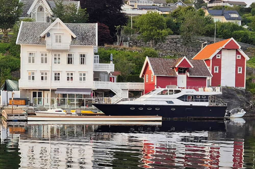 Familienfreundliche Fjordvilla mit Boot und Pool nahe Bergen in Lindås