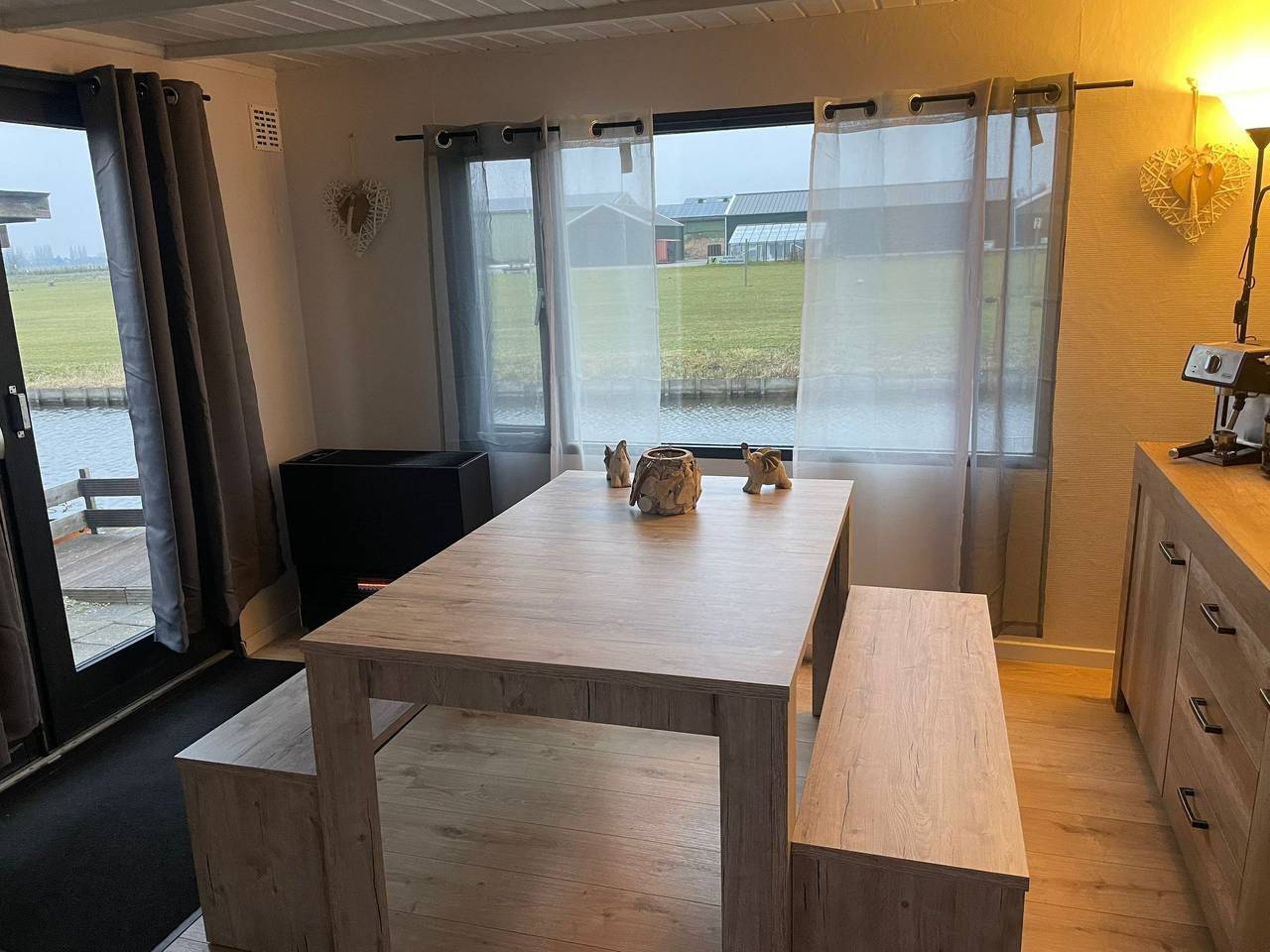 Ganze Wohnung, Chalet Welcome direkt am Wasser mit eigenem Steig in Ijsselmeer