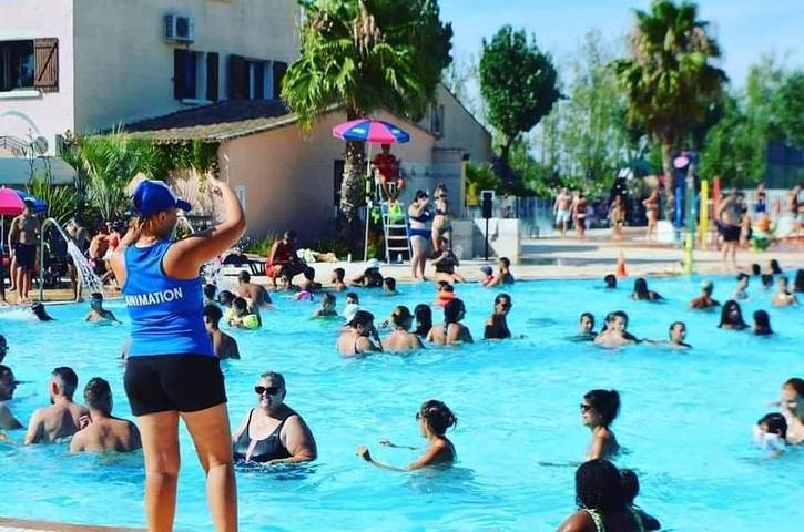 Camping pour 6 personnes, avec Terrasse et Jardin ainsi que Bassin pour enfant et Piscine