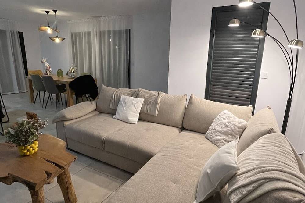 Single-storey house with swimming pool in a very quiet area in Baixas, Region de Perpignan