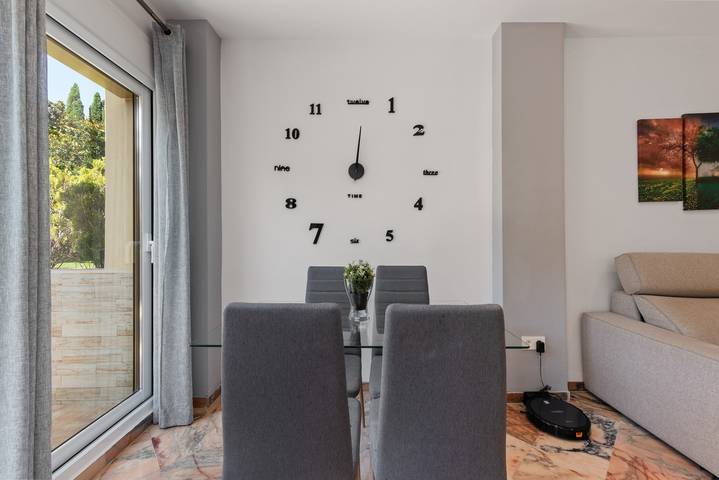 Helt studio, Studioleilighet for 4 personer med hage in Don Carlos Elviria, Marbella